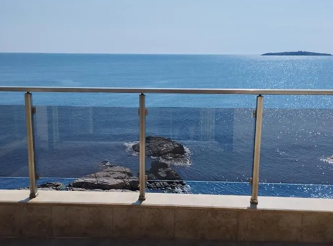 Swan Bay Complex * Tchernomorets