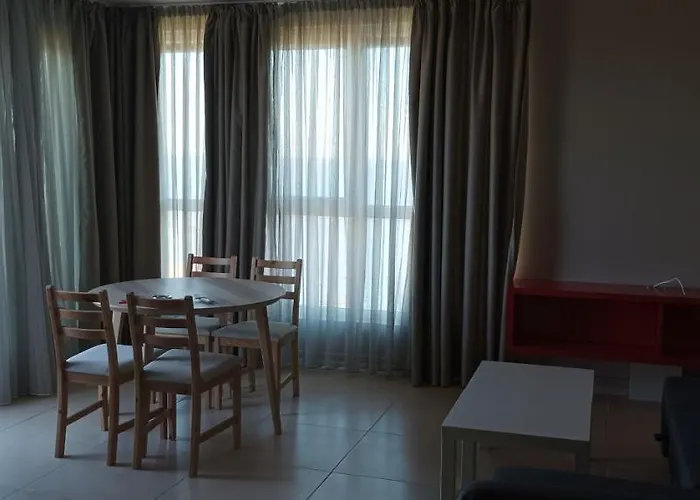 Swan Bay Complex 切尔诺莫雷茨